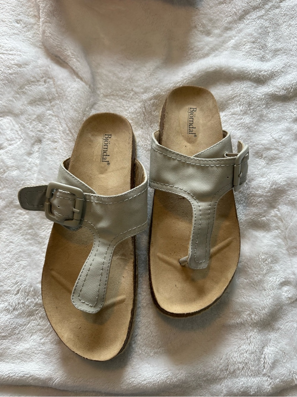 Bjorndal Women's Beige Buckle Toe-Post Sandals